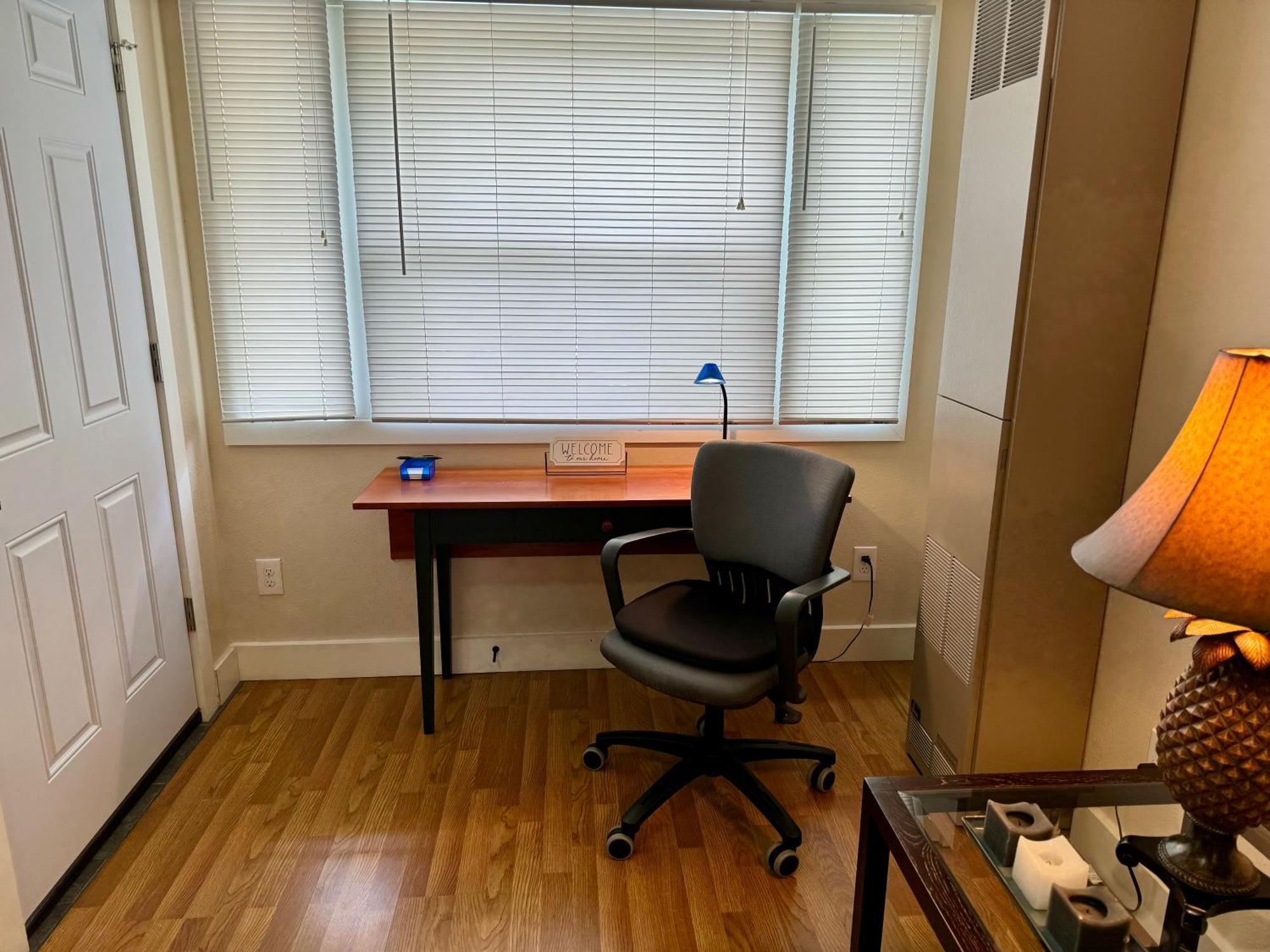 Great Downtown Sandpoint Location! Стая снимка