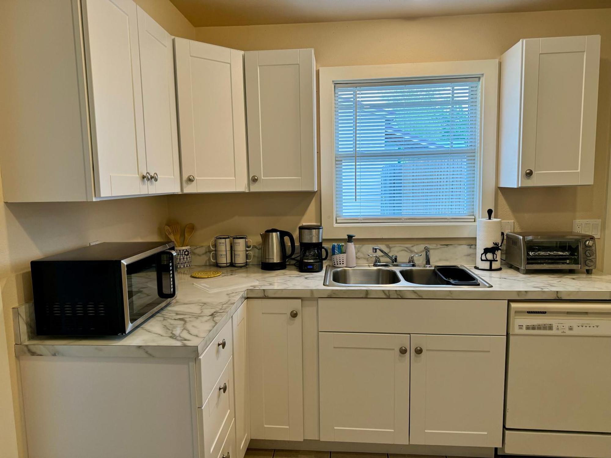 Great Downtown Sandpoint Location! Стая снимка